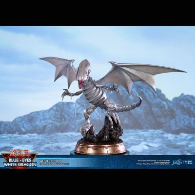 FIRST 4 FIGURE -- YU-GI-OH! -- BLUE EYES WITHE DRAGON